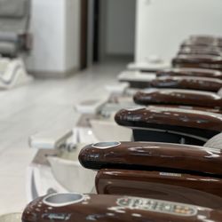 M Nail Salon - Massage chair