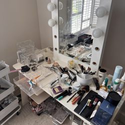 Columbia Cleaning Professionals - Home organization, make up table - Before