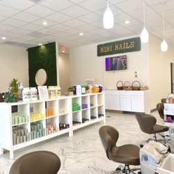 Mini Nail Salon - Inside