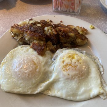 Peconic Diner - Diners Near Me - Riverhead, New York
