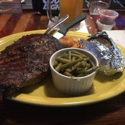 a plate of steak and green beans