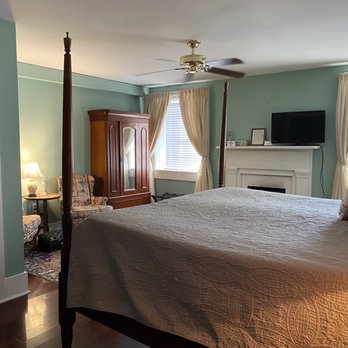 The Duff Green Mansion - Our cozy and comfy room. - Bed & Breakfast Near Me - Vicksburg, Mississippi