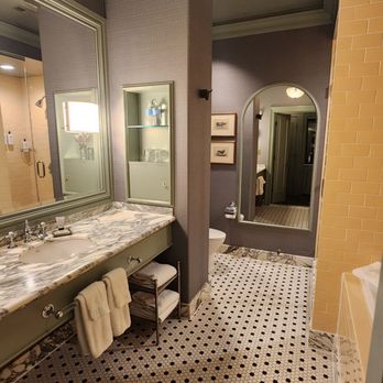Hotel ICON, Autograph Collection - My bathroom. July 2024 - Hotels Near Me - Houston, Texas