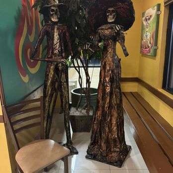 Salsa Verde - Decor at the entrance - Mexican Near Me - Tucson, Arizona