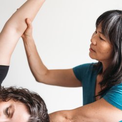 Loo Movement - Valerie Loo, PT, assisting with alignment coaching and rehabilitation