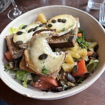 Le Café Ponce - Goat cheese salad. - Cafes Near Me - Paris, 75 Le Café Ponce - Goat cheese salad. - Cafes Near Me - Paris, 75