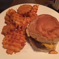 Glider's - Cheeseburger with waffle fries