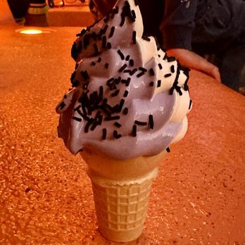 Cozy Cone Motel - Mater's Haul-o-Ween Cone - Fast Food Near Me - Anaheim, California