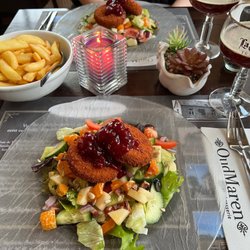 Oud Maren Hotel Brasserie - Amazing Camembert salad and fries
