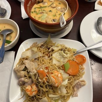 Suvarnaphumi Thai Cuisine - Chow Mein Combination and Tom Kha soup. - Thai Near Me - Oxnard, California