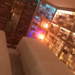 Couples massage salt room. Couples massage salt room.