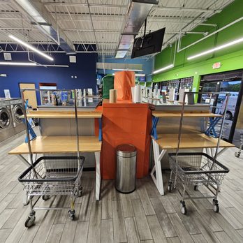 Clean Zone Laundry - Paper towels and disinfecting wipes for self service or you can ask anyone here and they'll happily clean it for you! - Laundromat Near Me - West Palm Beach, Florida