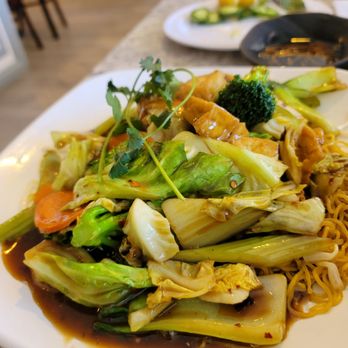 Pho House - Tofu with vegetables and noodles - Vietnamese Near Me - Hemet, California Pho House - Tofu with vegetables and noodles - Vietnamese Near Me - Hemet, California