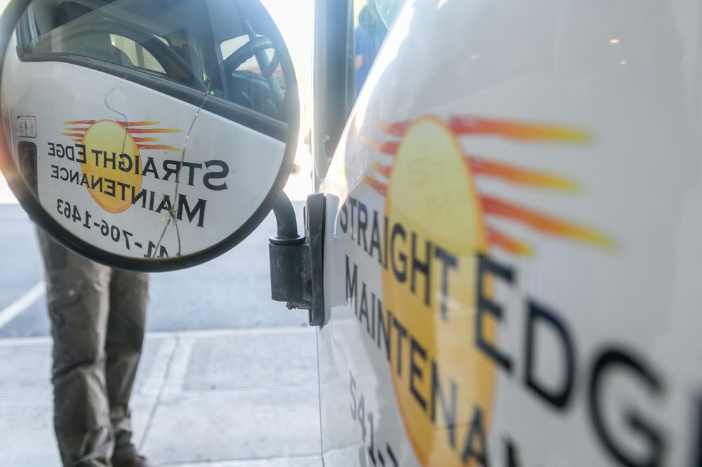 STRAIGHT EDGE MAINTENANCE Updated August 2024 11 Photos Bend, Oregon Snow Removal