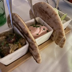 Ella's