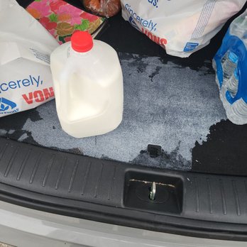 Vons - the trunk of a car filled with groceries - Grocery Near Me - Los Angeles, California Vons - the trunk of a car filled with groceries - Grocery Near Me - Los Angeles, California