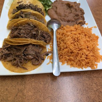 Los Parrilleros - Taco platter with birria meat - Tacos Near Me - Rowlett, Texas Los Parrilleros - Taco platter with birria meat - Tacos Near Me - Rowlett, Texas