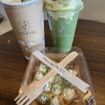 Fleur Tea - Matcha cloud waffle oolong milk tea and banana matcha - Bubble Tea Near Me - San Jose, California