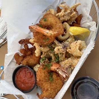 Tiki Beach Pier Restaurant - Seafood basket - Seafood Near Me - Rye, New York