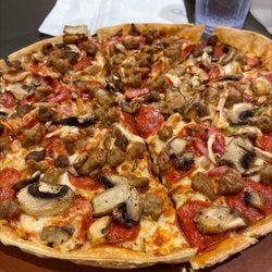 Pizza Hut - Super supreme, no green pepper