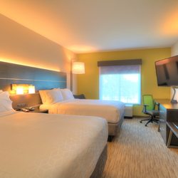 Holiday Inn Express & Suites Mobile/Saraland - Holiday Inn Express and Suites Saraland, AL Double Queen Guest Room