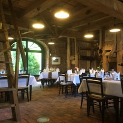 Brauhaus Kalkarer Mühle - Blick ins Restaurant "Mühlenturm" - eingedeckt für eine Veranstaltung mit ca. 45 Personen an kleinen Tafeln