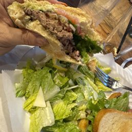 Guacamole bacon burger with side salad! Guacamole bacon burger with side salad!