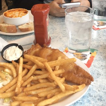 Hemingway's Restaurant - Fish and chips, chili - Bars Near Me - Toronto, Ontario
