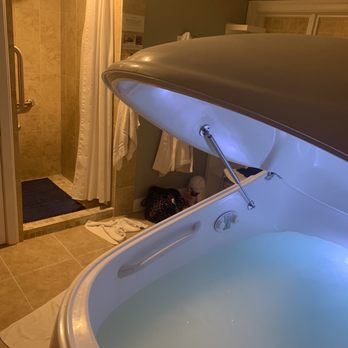 Williamsburg Salt Spa - Private room with salt tub - Medical Spas Near Me - Williamsburg, Virginia Williamsburg Salt Spa - Private room with salt tub - Medical Spas Near Me - Williamsburg, Virginia
