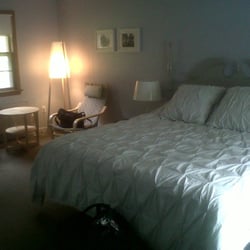 Briarcliff Motel - The Modern room is comfy, clean, and cute.
