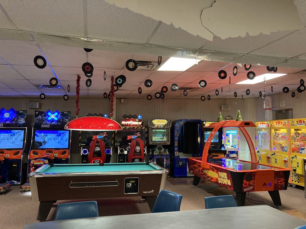 Oakland Park Bowling Lanes, Maine Roadtrippers