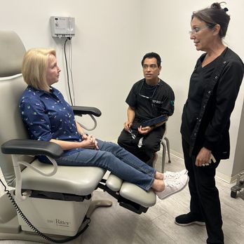 Knox Dermatology - Patient Consultation - Dermatologists Near Me - Dallas, Texas Knox Dermatology - Patient Consultation - Dermatologists Near Me - Dallas, Texas