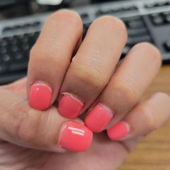 Balii Nails - This is my left hand. The polish starting to lift after 6 days in. - Hair Removal Near Me - Las Vegas, Nevada