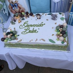 Jungle theme baby shower cake. Jungle theme baby shower cake.