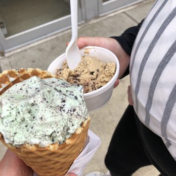 Scoops in Bloomfield - Ice Cream & Frozen Yogurt Near Me - Pittsburgh, Pennsylvania