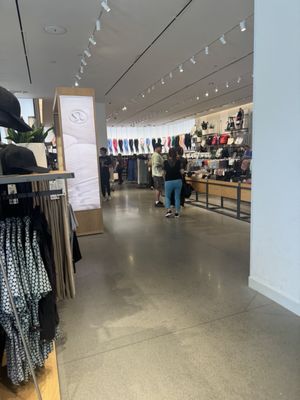 Lululemon by null