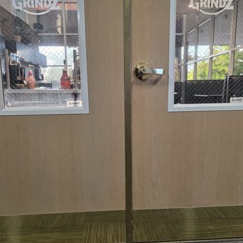 Roast N Grindz - Closed still. Not open at 7am as the business states. - Coffee & Tea Near Me - Arden-Arcade, California
