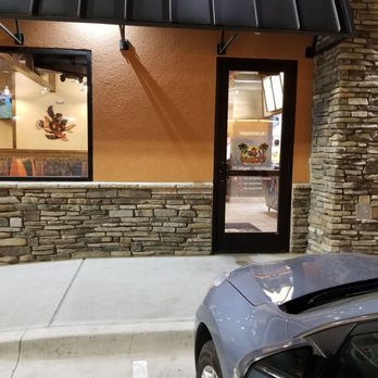 3 Parrots Taco - the entrance to the restaurant - Tacos Near Me - Fort Worth, Texas