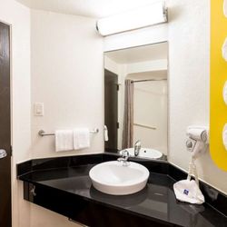 Motel 6 - M Double