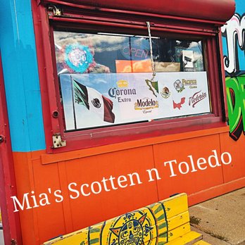 Mia’s Tiendita - a bench in front of a store - Mexican Near Me - Detroit, Michigan Mia’s Tiendita - a bench in front of a store - Mexican Near Me - Detroit, Michigan