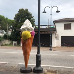 Bottega del Gelato - The outside of the store