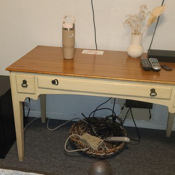 Springville Inn - Basket of old extension cords for the space heater. Oh, and that's a mini fridge on the floor. - Hotels Near Me - Springville, California Springville Inn - Basket of old extension cords for the space heater. Oh, and that's a mini fridge on the floor. - Hotels Near Me - Springville, California