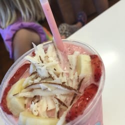 Raspados Cuchy's - Strawberry banana coconut smoothie! Yummmmmm
