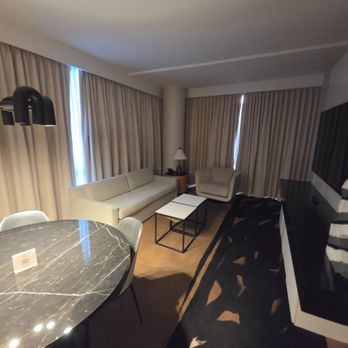 theWit Chicago, a Hilton Hotel - Sitting room/suite - Hotels Near Me - Chicago, Illinois theWit Chicago, a Hilton Hotel - Sitting room/suite - Hotels Near Me - Chicago, Illinois