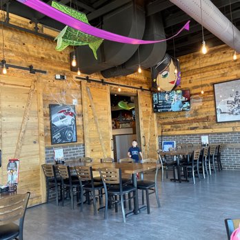 Hideaway Pizza - Mid decor - Pizza Near Me - Benton, Arkansas