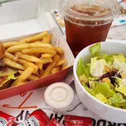 Gordon Ramsay Plane Food To Go - Cheeseburger and a Ceasars salad