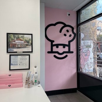 Crumbl - Wicker Park - Bakeries Near Me - Chicago, Illinois