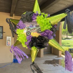 We provided a photo and specified colors of streamers! Turned out great! We provided a photo and specified colors of streamers! Turned out great!