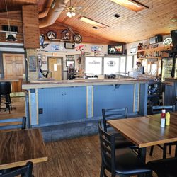 Hollywood's Roadhouse Bar & Grill