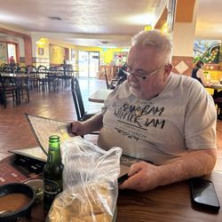 Pueblo Viejo - Donald looking at the menu